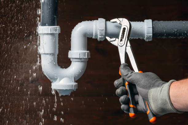Professional Gas Line Repair technician working in Economy, IN